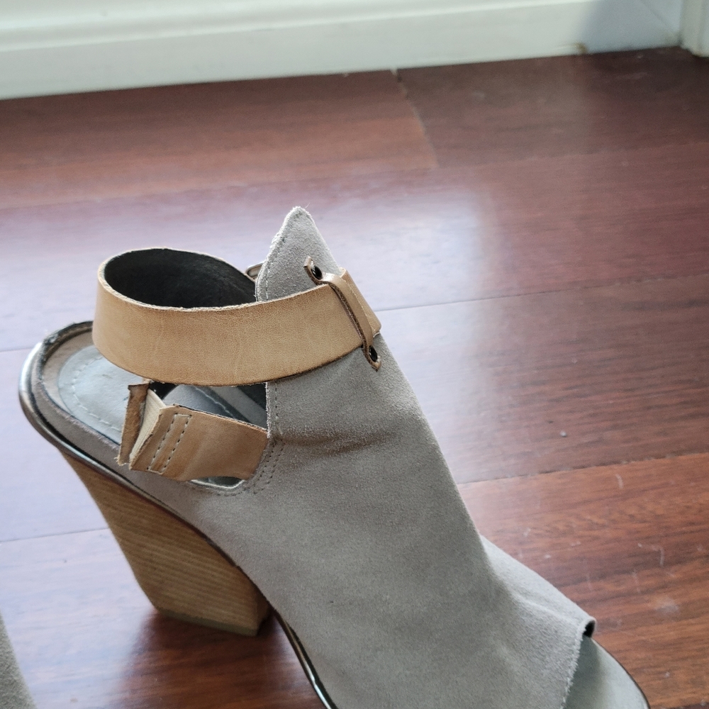 Shoes - Picture 2 of 4